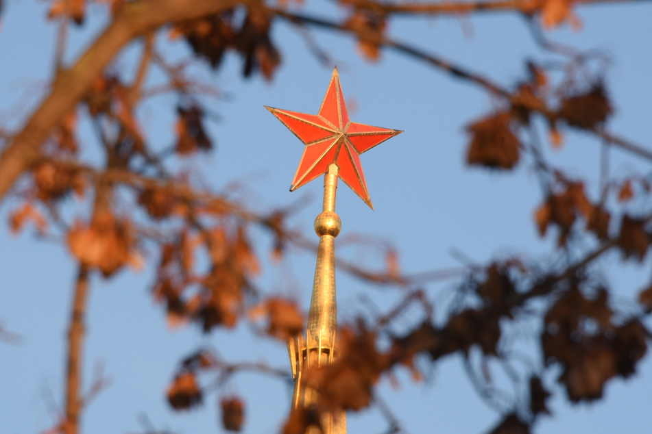 Der Sowjetische Pavillon mit seinem Roten Stern auf einer goldenen Spitze wurde zu DDR-Zeiten als Ausstellungshalle genutzt.