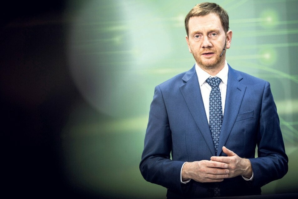 Ministerpräsident Michael Kretschmer rechnet erst im Sommer mit einer Rückkehr zur Normalität.