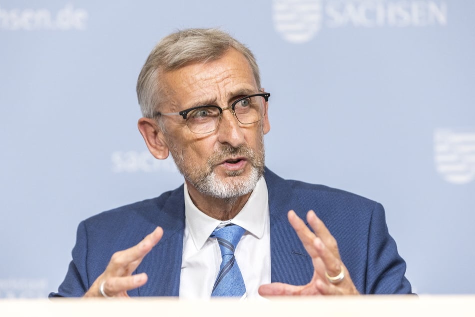 Innenminister Armin Schuster (61, CDU) sorgt sich um das Ansehen des Freistaates in anderen Bundesländern.