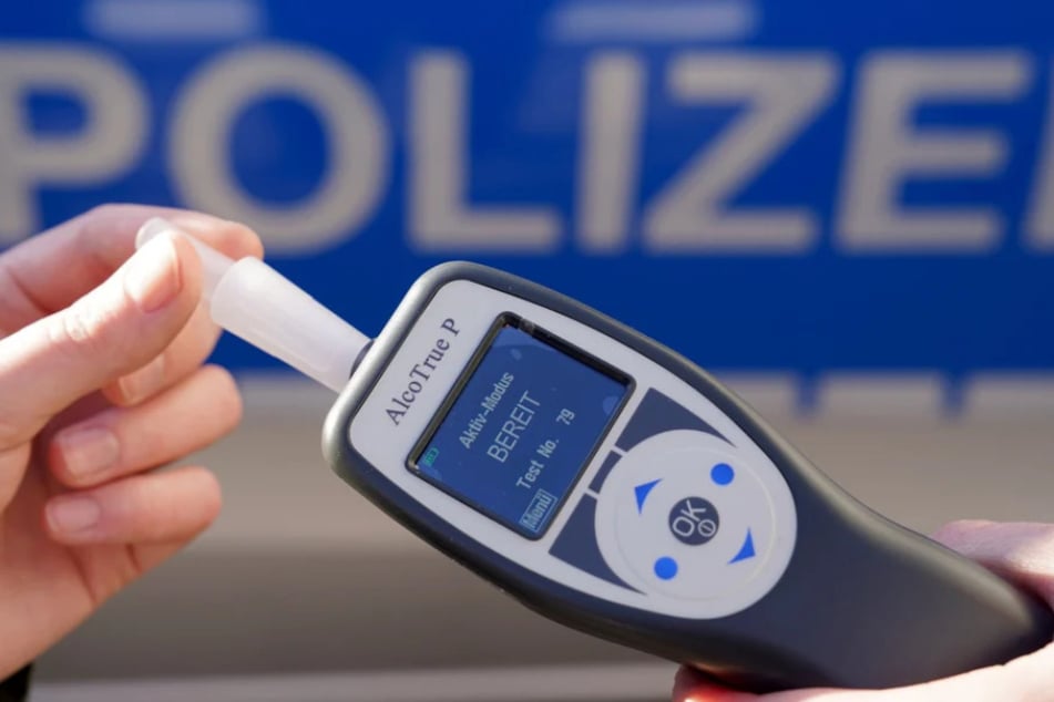 Der mutmaßliche Ladendieb vernichtete sein Diebesgut kurz nach seiner Flucht.