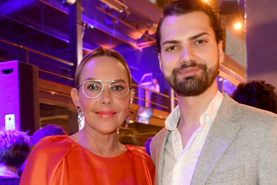 Jimi Blue Ochsenknecht mit seiner Mutter Natascha bei der Michelin Sterneverleihung 2019.