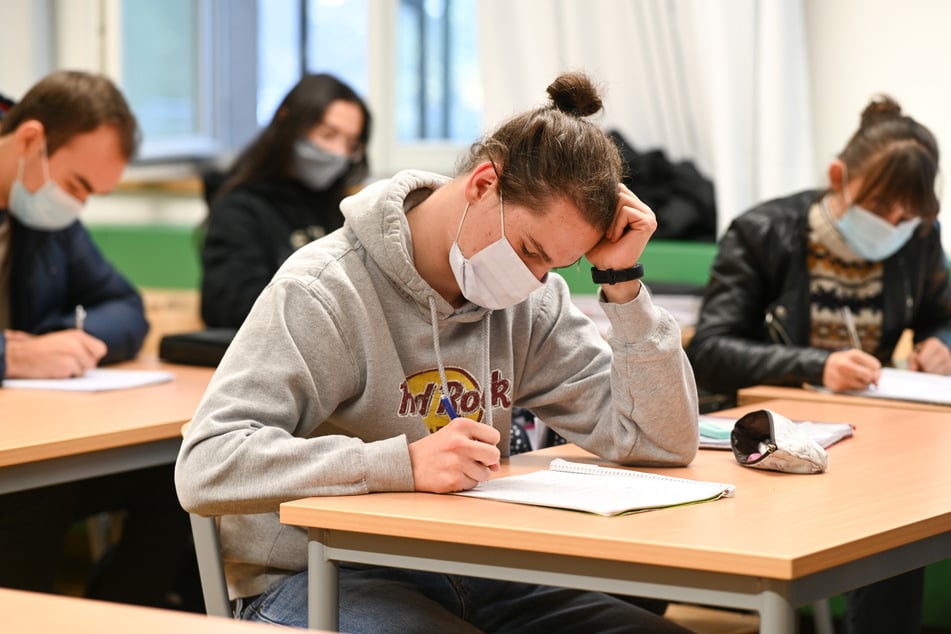 In einigen Schulen gibt es wie hier in Ravensburg auch eine Maskenpflicht beim Unterricht.