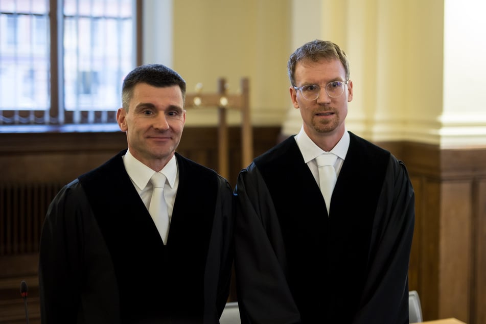 Vertreten die Anklage: Oberstaatsanwalt Robert Gutte (l.) und Staatsanwalt Patrick Pintaske von der Generalstaatsanwaltschaft Sachsen wollen auch erreichen, dass der Freistaat die 2,64 Milliarden Euro aus dem Bitcoin-Schatz behalten darf.