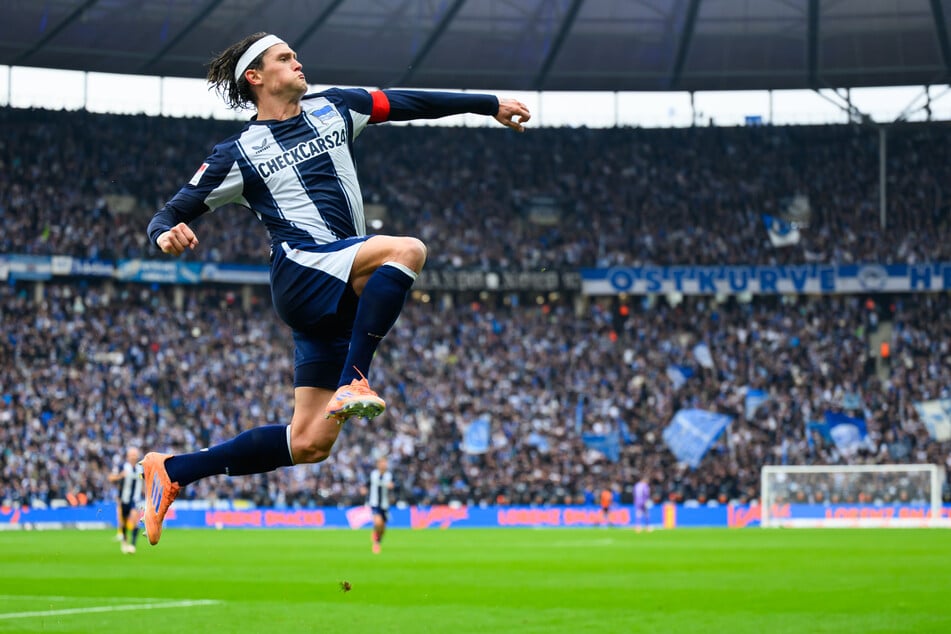 Er fliegt wieder: Fabian Reese (27) wartet noch auf seinen ersten Treffer aus dem Spiel heraus, war aber schon zweimal vom Punkt erfolgreich.