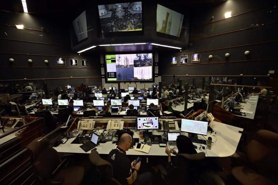 Start geglückt: Die Mitarbeiter im Weltraumbahnhof Kourou überwachen den Beginn der Jupiter-Mission.