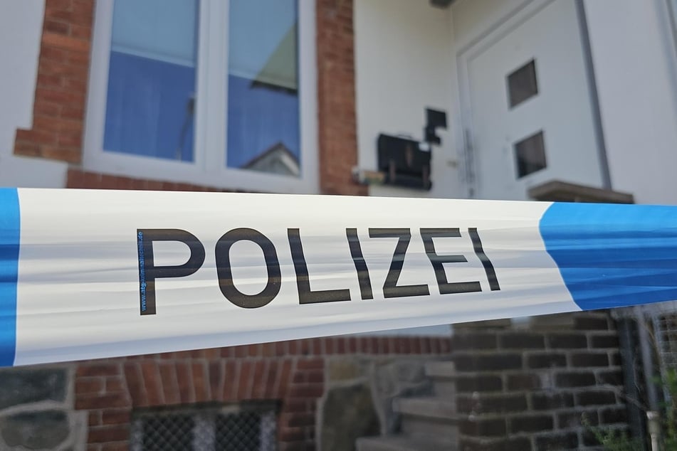 Im niedersächsischen Rinteln sind am Samstag zwei Leichen entdeckt worden. Die Polizei ermittelt wegen Mordes.