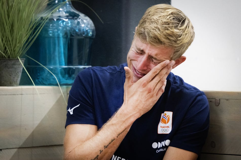 Der niederländische Beachvolleyballer Steven van de Velde (29) gab nach den Olympischen Spielen in Paris ein Tränen-Interview.