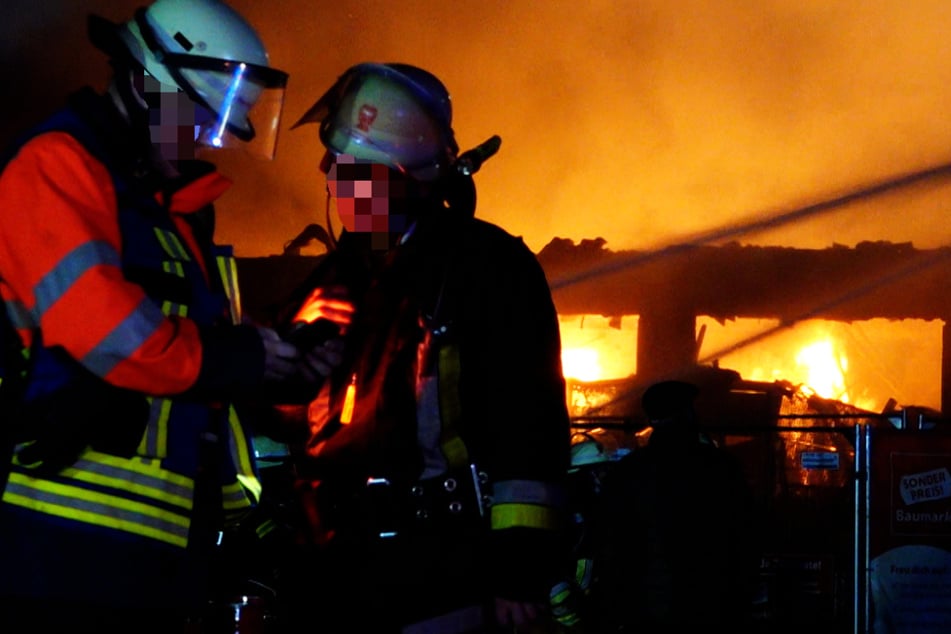 Von dem Braumarkt in Zellingen blieb nur eine Brandruine übrig, doch ein Übergreifen der Flammen auf benachbarte Häuser konnte von der Feuerwehr verhindert werden.