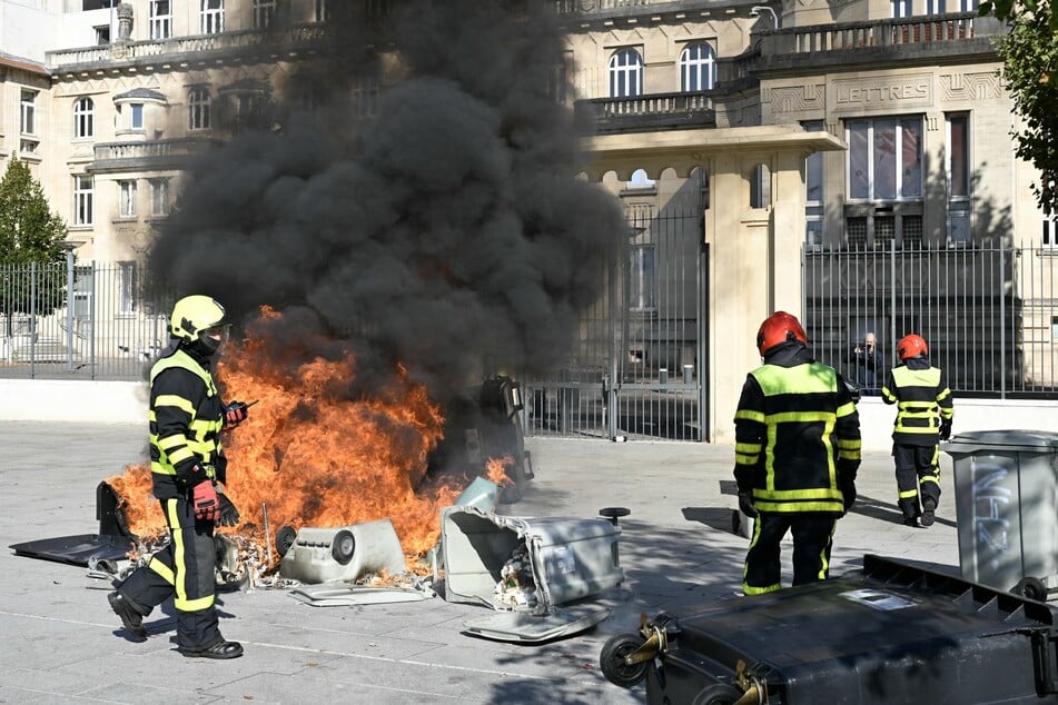 Polizei und Feuerwehr sind im Dauereinsatz.