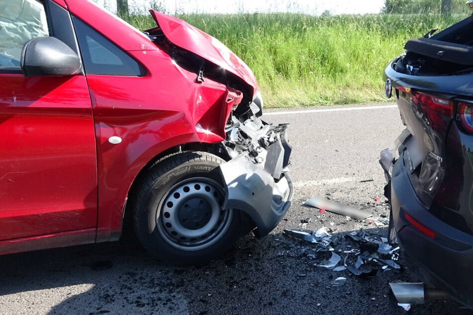 Domino Day in Leipzig: Transporter schiebt drei Autos zusammen