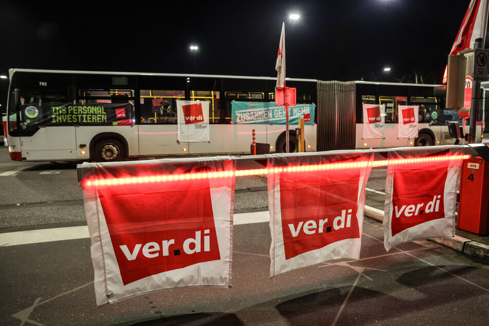 Pendler müssen erneut umplanen: Zweitägiger Warnstreik im NRW-Nahverkehr startet