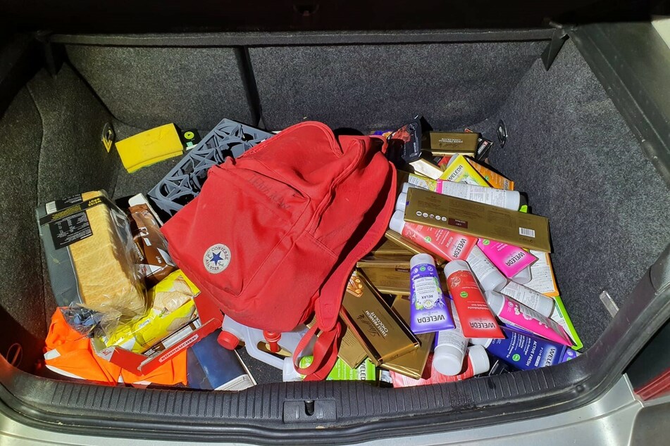 Riesige Ausbeute: Das alles hatten die vier Diebe aus einem Supermarkt gestohlen.