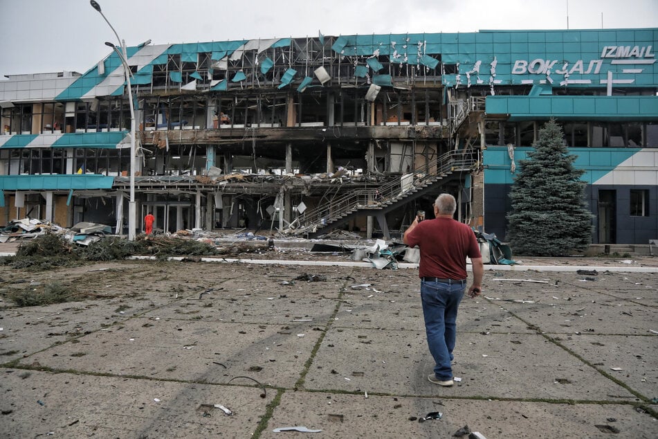 Das Gebäude der ukrainischen Donauschifffahrtsgesellschaft weist Schäden auf, die den Angaben zufolge durch den russischen Drohnenangriff entstanden sind. (Archivbild)