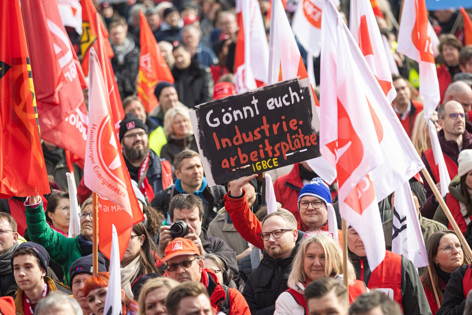 Allein in Leipzig gingen am Samstag rund 12.000 Menschen auf die Straße. (Symbolbild)