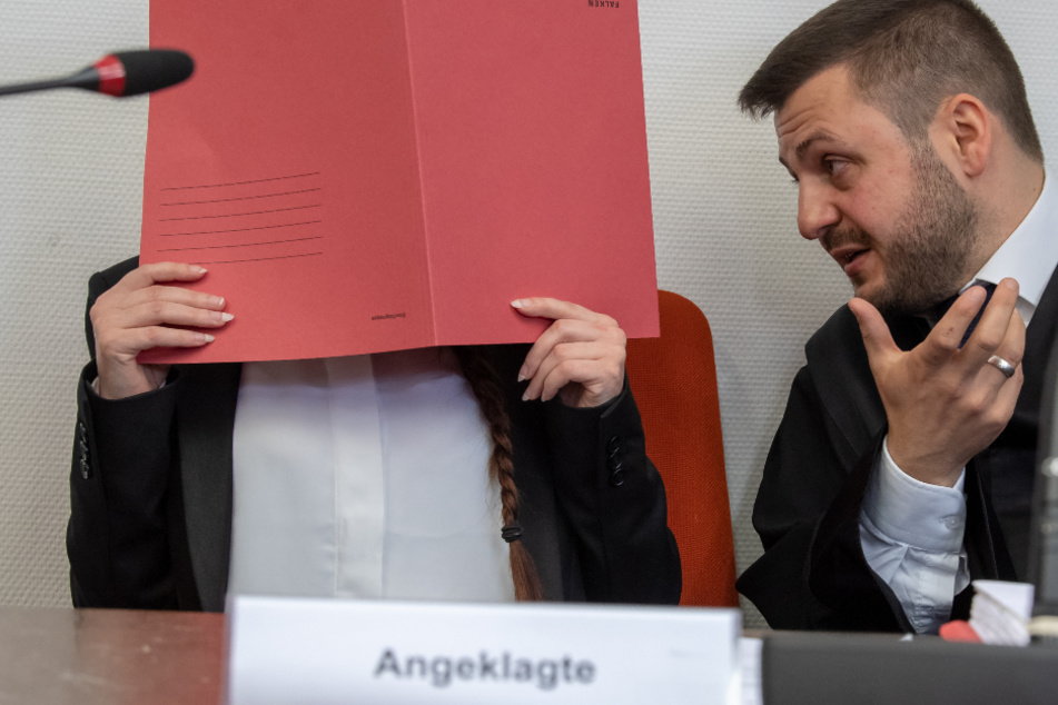 Die mutmaßliche IS-Terroristin Jennifer W. muss sich in München vor dem Oberlandesgericht verantworten. (Archivbild)