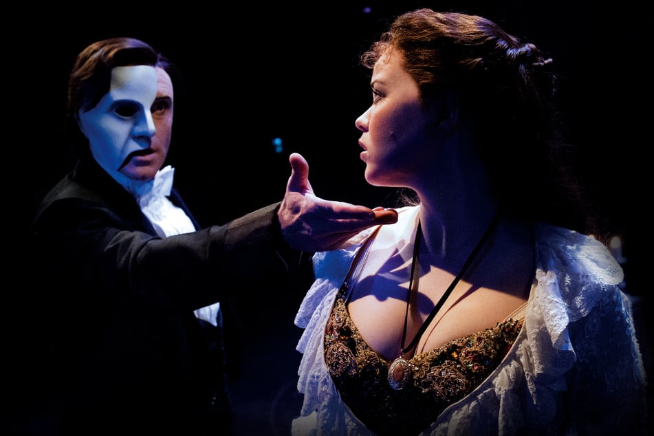 Das "Phantom" hat sich unsterblich in die Sängerin Christine Daaé verliebt ...