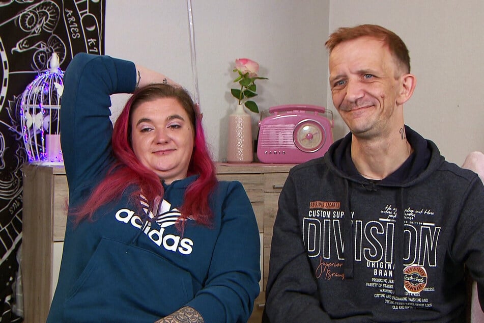 Nach sieben Monaten Beziehung macht Dennis seiner Annika (29) einen Heiratsantrag.