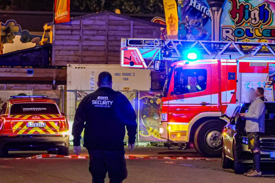 Stuttgart: Wohnwagen auf Cannstatter Wasen brennt lichterloh: Zwei Hunde verenden