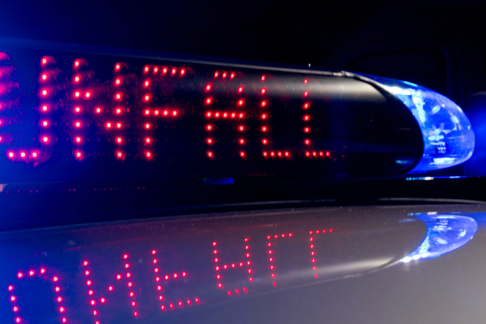 Zwei Fahrzeuge mit Batterien prallen zusammen: Vollsperrung auf der A6