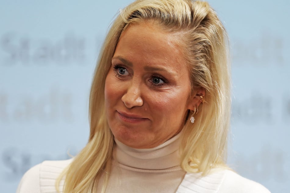 Schauspielerin Janine Kunze (51) muss aktuell einen schweren Verlust verkraften.