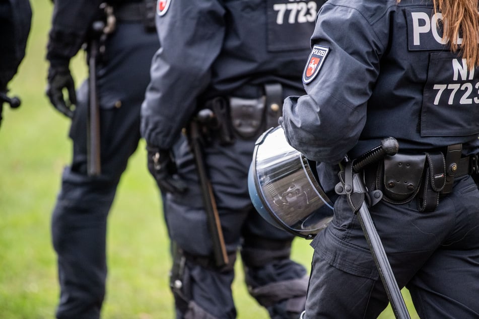 Die weiteren polizeilichen Maßnahmen laufen. (Symbolbild)