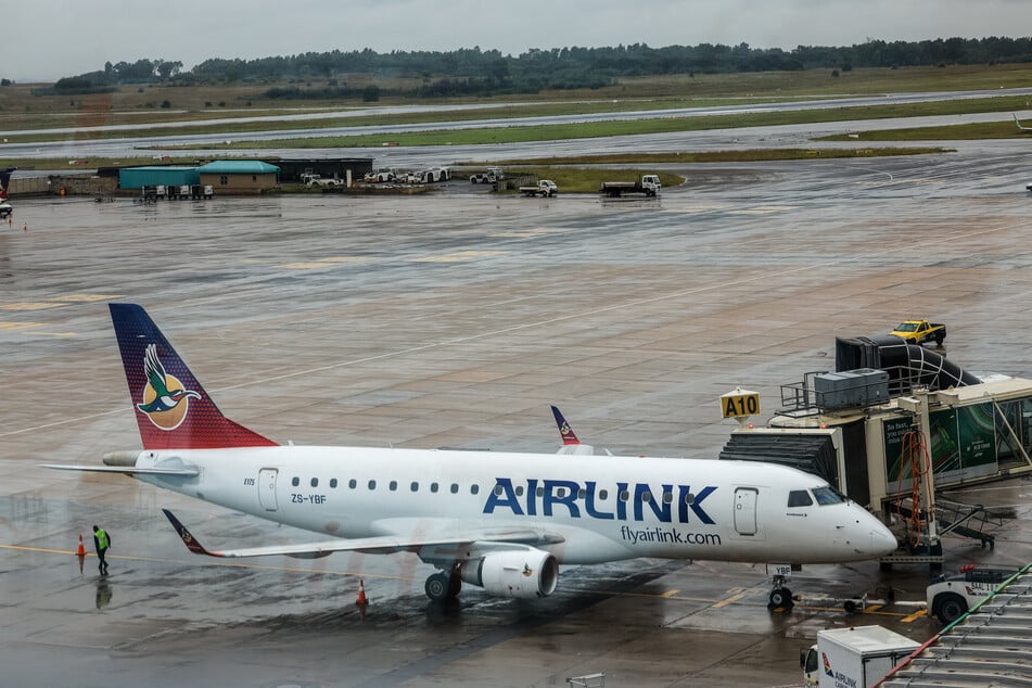 82 Passagiere, die mit einer Airlink-Maschine mit der Flugnummer 4Z132 unterwegs waren, werden dringend von der WHO gesucht.