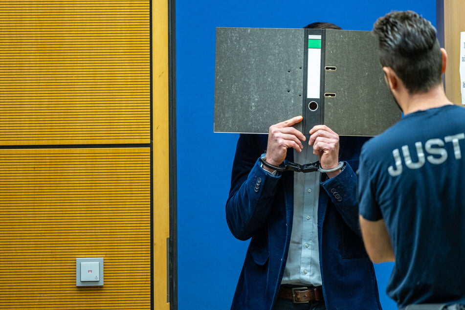 Millionenschwerer Drogenschmuggel: Ex-Fahnder schweigt zu schwerwiegendem Verrats-Vorwurf