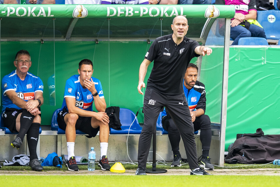 Daniel Scherning (38, vorn) ist neuer Trainer bei Arminia Bielefeld.