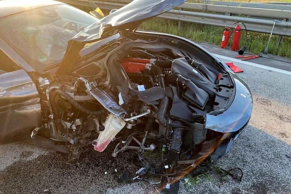 Unfall A6: Zahlreiche Verletzte nach Autobahn-Doppel-Crash: Edler Ferrari nur noch Schrott