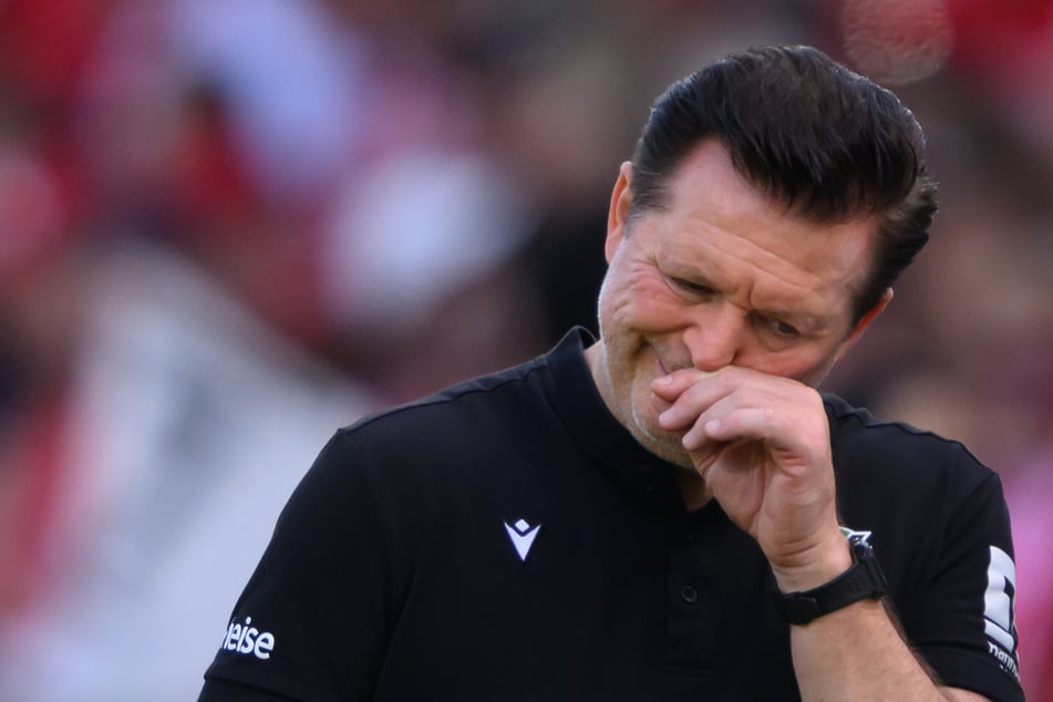 Zum Verzweifeln: Christian Titz (55) und Hannover 96 waren klar überlegen, hatten deutlich mehr Chancen.