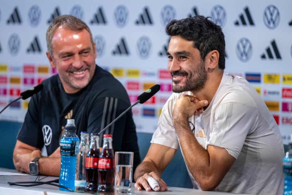 Ilkay Gündogan (32, r.) wird die Mannschaft künftig als verlängerter Arm von Hansi Flick (58) aufs Feld führen.