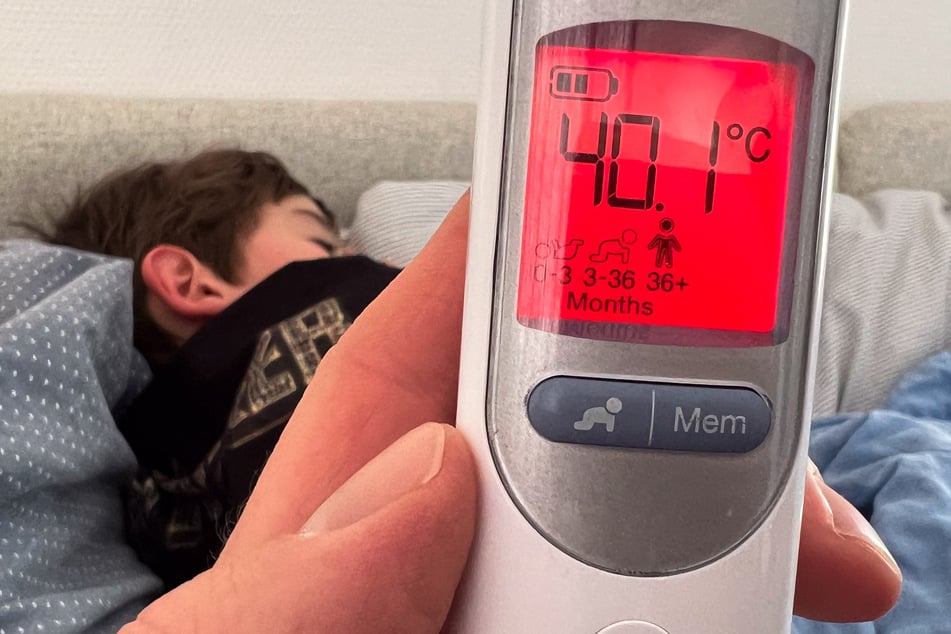 Das Kind ist krank, wer bleibt zu Hause? In Bayern sind das meist die Mütter. (Symbolfoto)