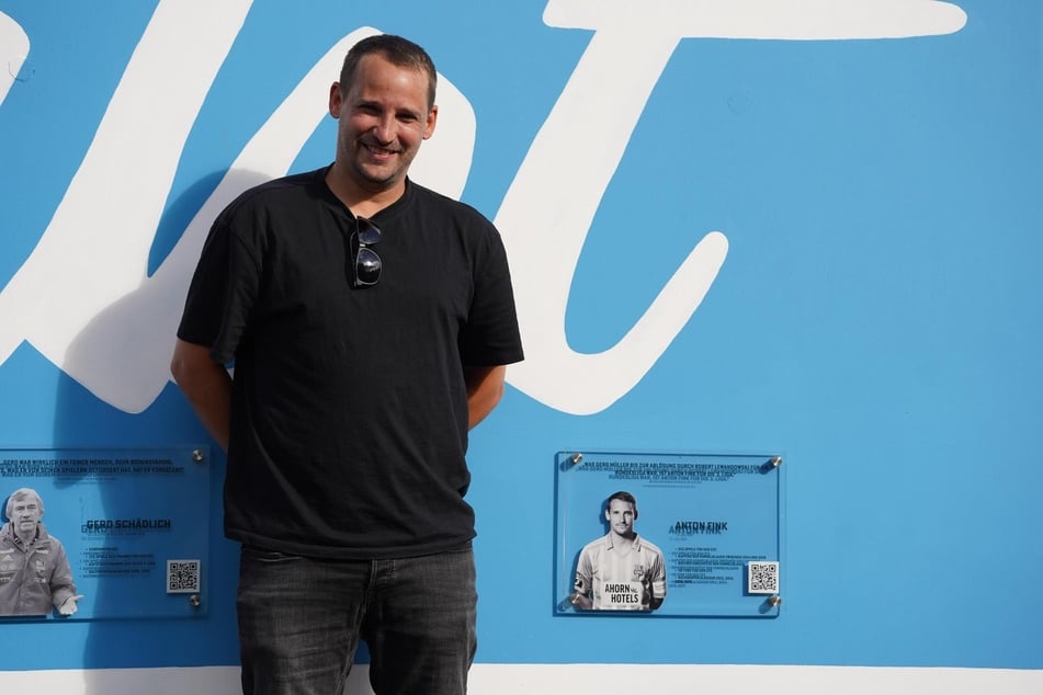 Rekord-Torjäger Anton Fink (38) war erstmals seit sechs Jahren wieder in Chemnitz. Der Publikumsliebling zeigte sich überwältigt von seinem Bild auf der Legendenwand.