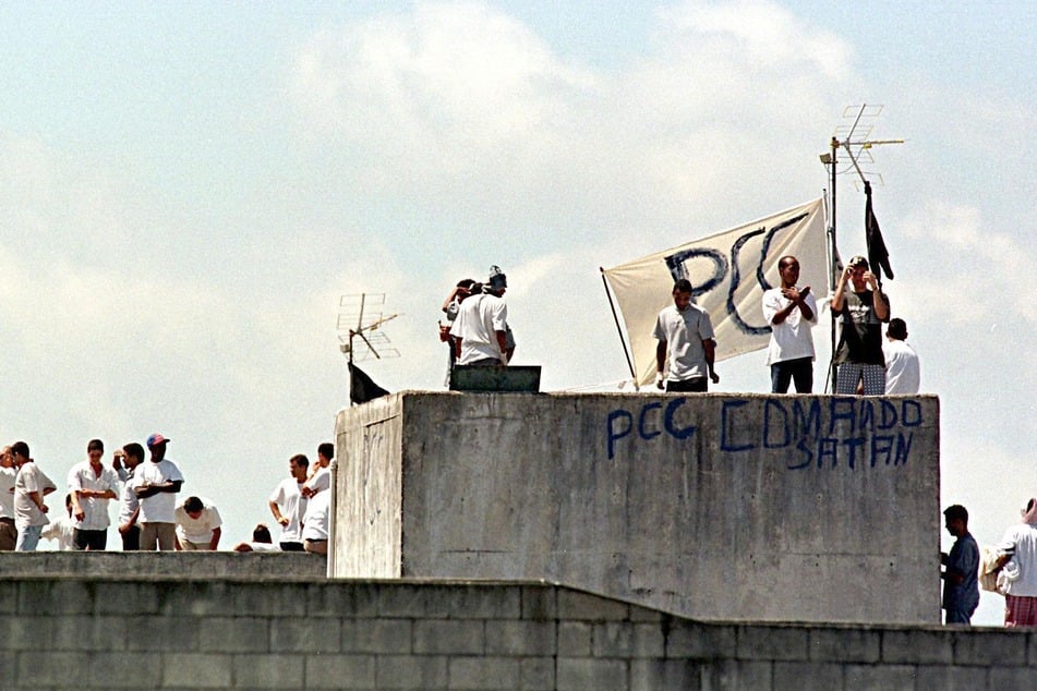 PCC-Mitglieder bei einer Gefängnis-Revolte im Jahr 1997. Mehr als 600 Menschen hatten die Kriminellen im Knast von Sorocaba tagelang in ihrer Gewalt.