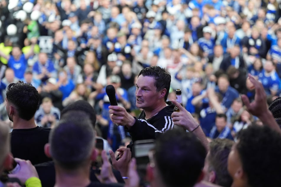 Die Bundesliga-Rückkehr unter Trainer Merlin Polzin (34) wurde als sechsteilige Doku-Serie verfilmt.