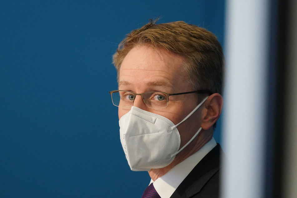 Ministerpräsident Daniel Günther (48, CDU) sieht die grassierende Omikron-Variante als Chance für Lockerungen.