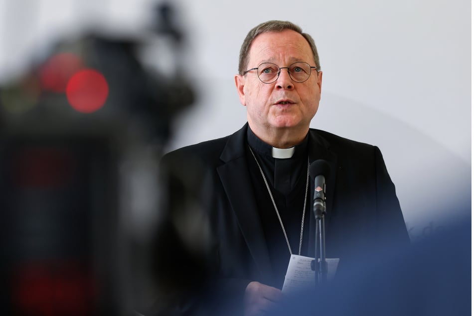Der Limburger Bischof Georg Bätzing (65) hatte nichts von der Beziehung gewusst und den Pfarrer dann "umgehend suspendiert", sagte ein Bistumssprecher.