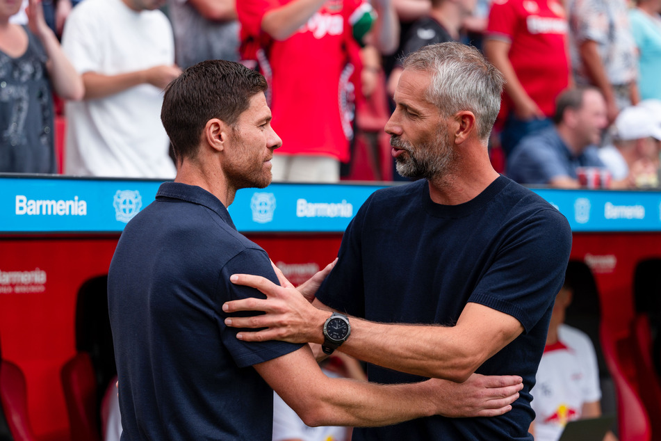 Bayer Leverkusen gegen RB Leipzig. Oder auch: Xabi Alonso (42, l.) gegen Marco Rose (47).