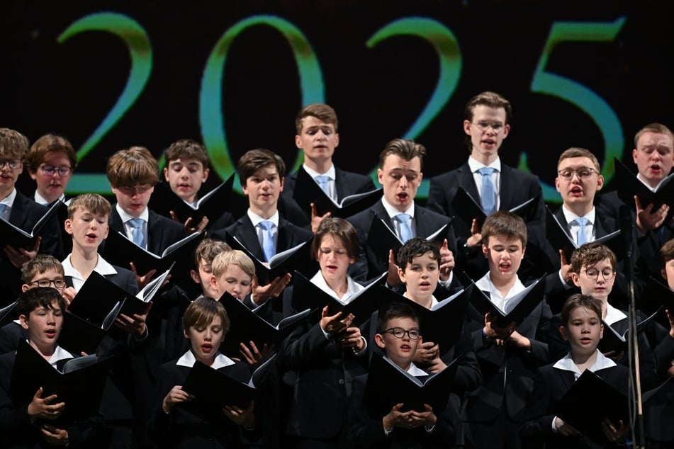 Am 18. Dezember bestreitet der Kreuzchor sein großes Adventskonzert im Rudolf-Harbig-Stadion. In echt und nicht als Fälschung.