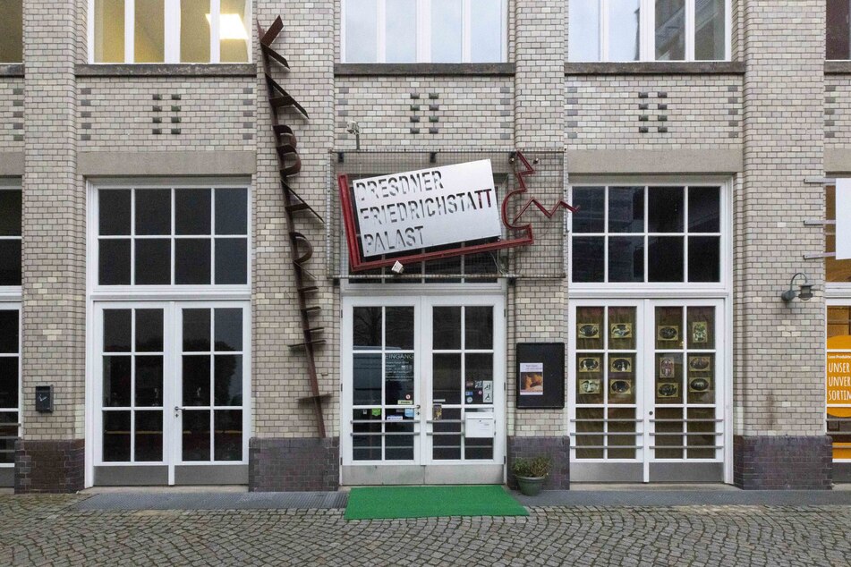 Das Kabarett wurde damals am 1. Dezember 1998 unter dem Namen "Dresdner Kabarett Breschke &amp; Schuch" eröffnet. Nun geht es in neuem Namen und neuem Konzept wieder an den Start.