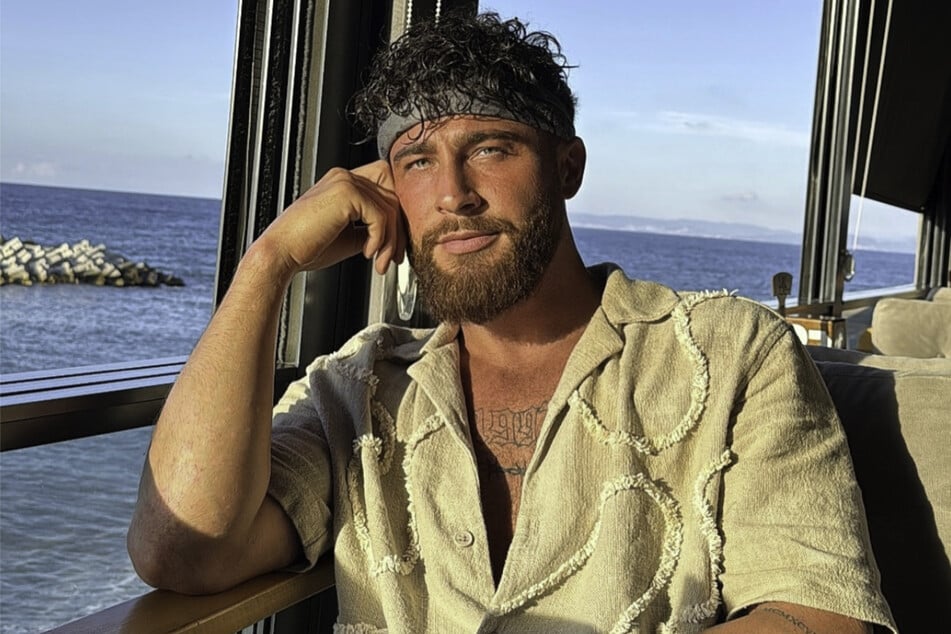 Umut Tekin (28) ist bereits aus diversen Reality-Shows bekannt, nun zieht er als zweiter Kandidat ins Dschungelcamp 2026 ein.