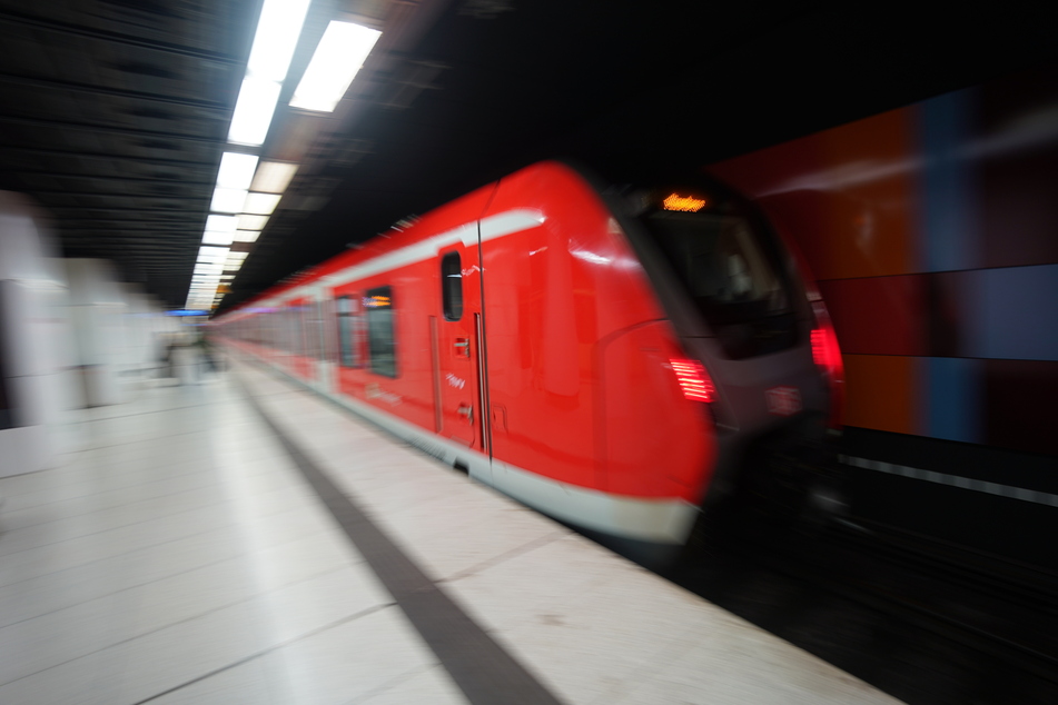 Die S-Bahn-Strecke zwischen Stellingen und Altona wird in den Herbstferien vom 14. bis 29. Oktober gesperrt.
