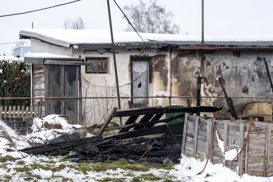 In Zwickau ist ein Gartenlaube ausgebrannt, drei weitere Lauben wurden beschädigt.