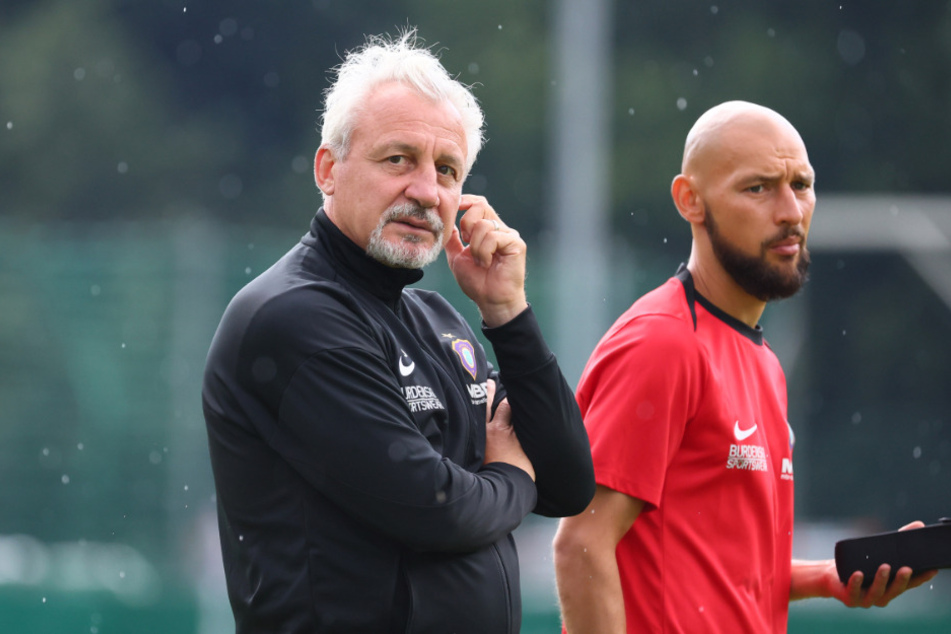 Trainer Pavel Dotchev (58) will auch die Spieler im Spiel halten, die nicht so häufig auf dem Platz stehen.