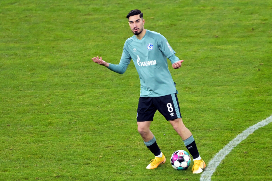 Ratlosigkeit: Der FC Schalke 04 um Suat Serdar (23) brach bei Hertha BSC nach dem zweiten Gegentor ein.