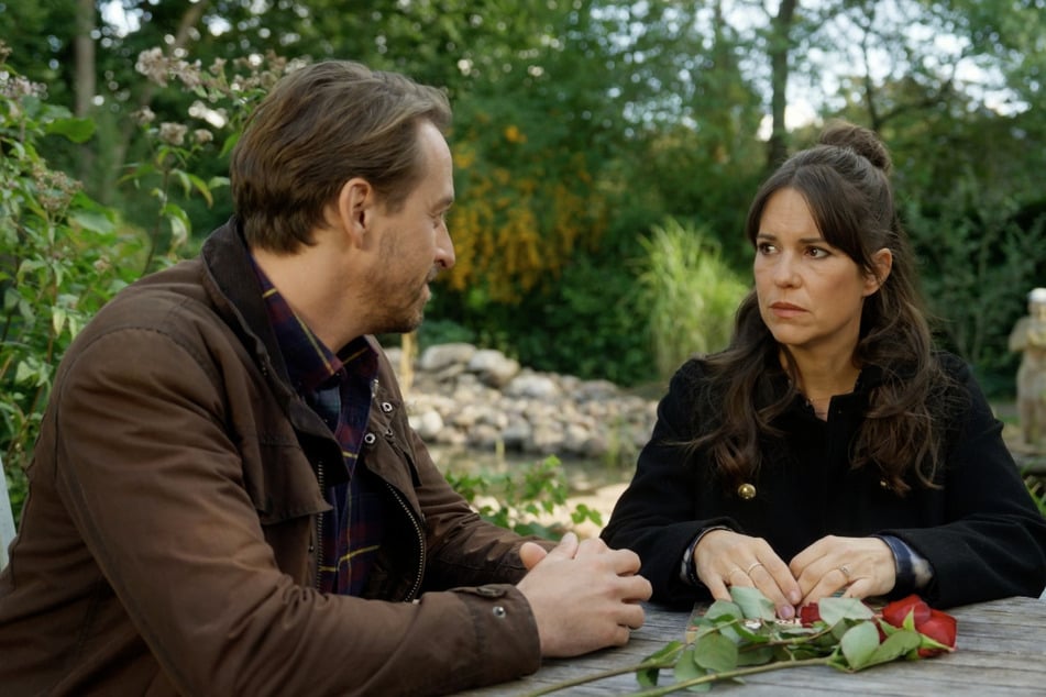 Franka ist für das schwedische Königshaus zu wild und Ove wird ohne seine Familie nicht glücklich. Als den beiden das klar wird, beschließen sie schweren Herzens, sich zu trennen.