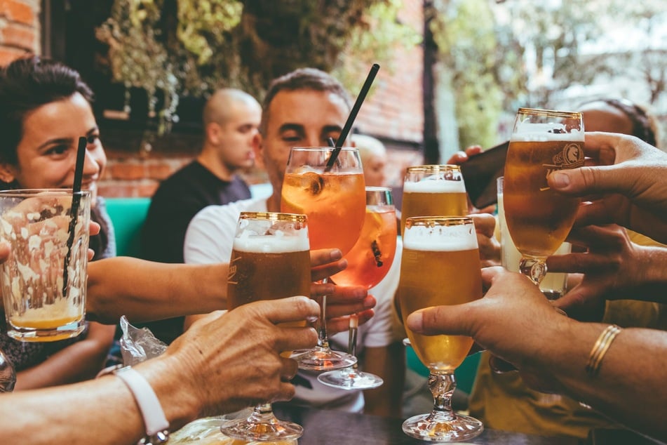 Trinke mit Deinen Lieben in geselliger Runde Cocktails in der Ponytail Bar in Chemnitz. (Symbolbild)