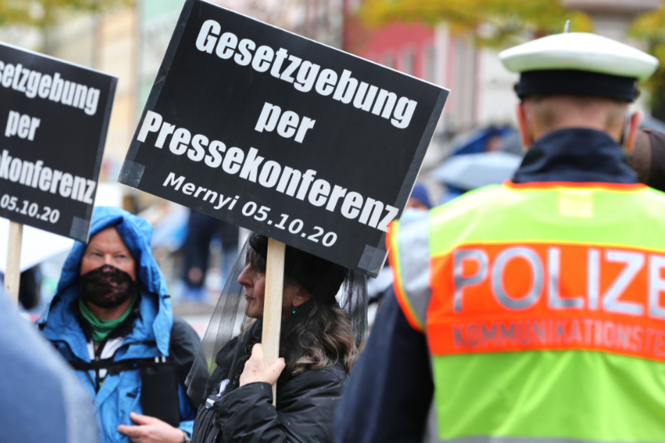 Das Foto vom 1. November zeigt eine "Querdenken"-Demonstration in München.