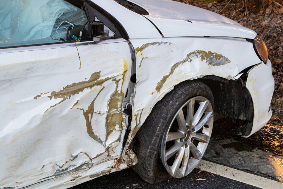 Die Folgen des Unfalls waren an dem VW Eos deutlich zu sehen.