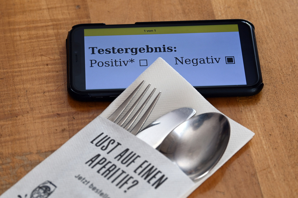 Ein Mann soll ein negatives Coronatest-Zertifikat erhalten haben, obwohl er gar nicht zu dem entsprechenden Testtermin erschienen ist. (Symbolbild)
